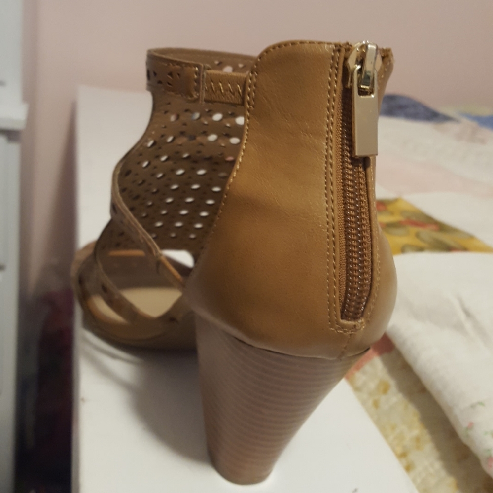 Shoes - Picture 2 of 3